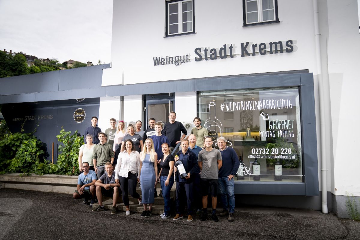 Tím pred vinárstvom