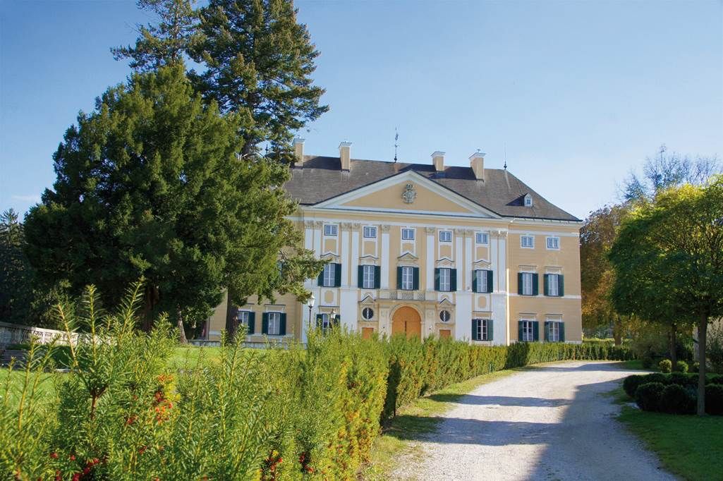 Zámok Frohsdorf z blízka