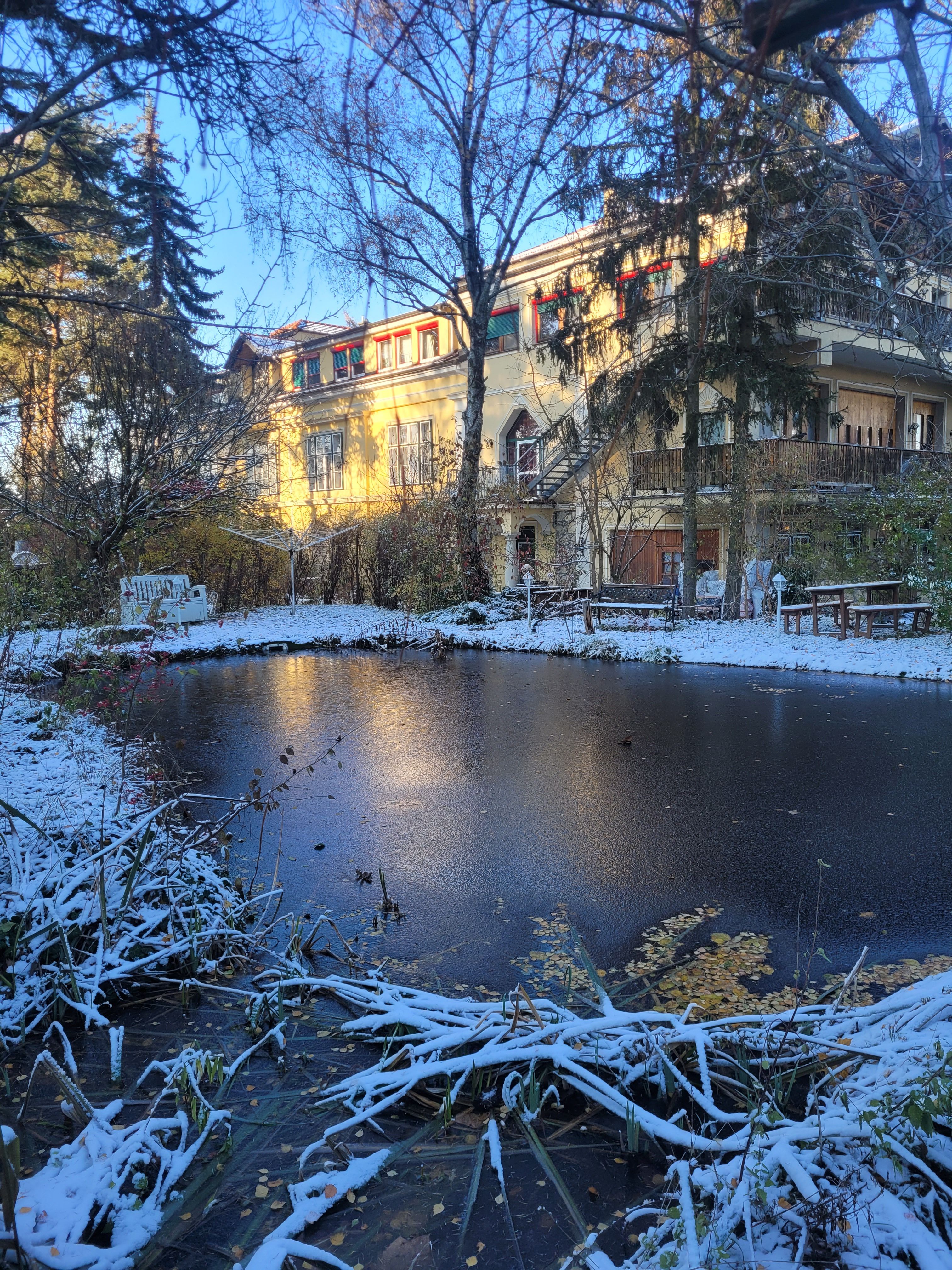  Pannonica, Wolfsthal, záhradné jazierko v zime, ľad a sneh
