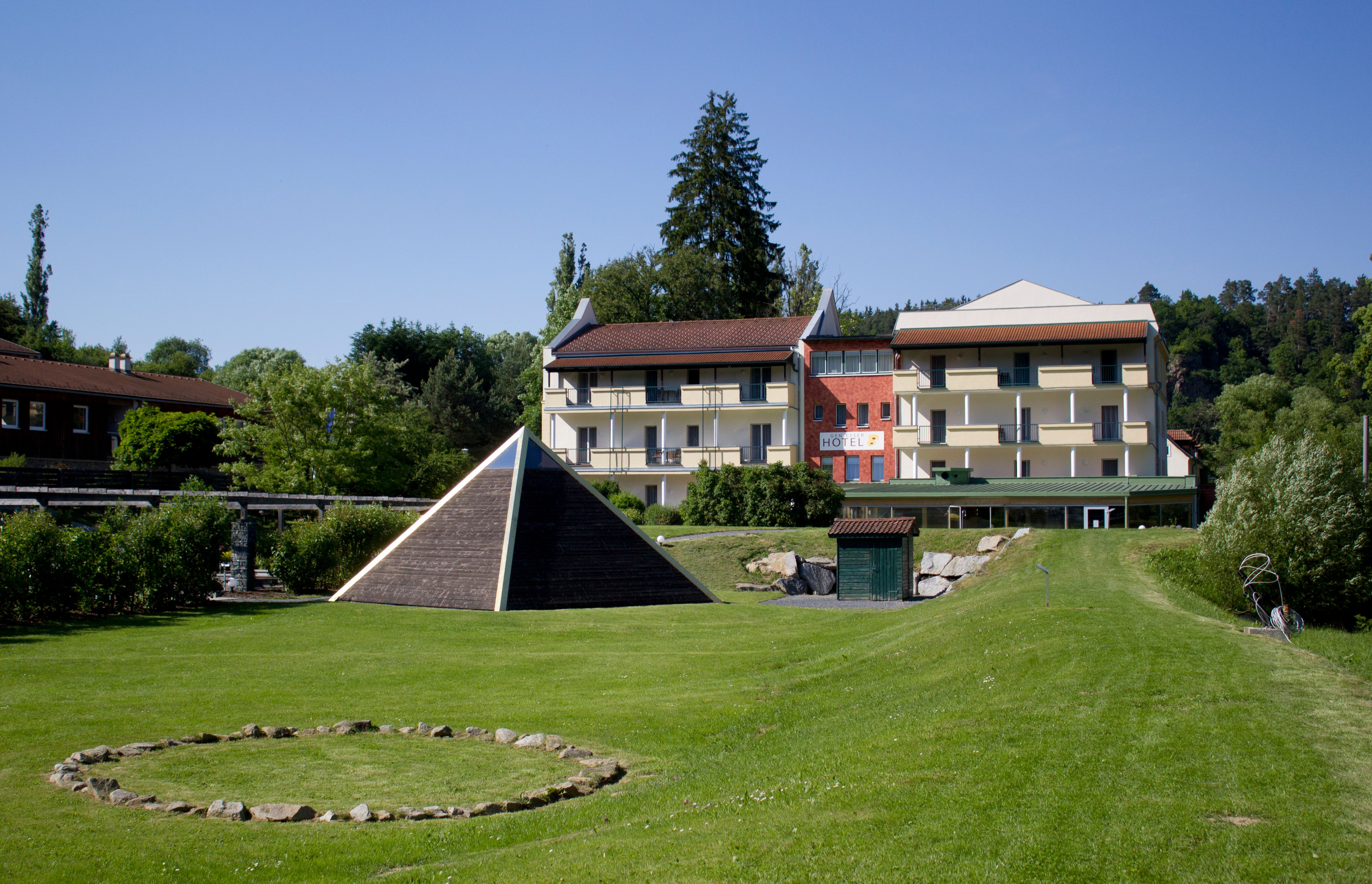 Energetická pyramída a kamenný kruh archanjelov