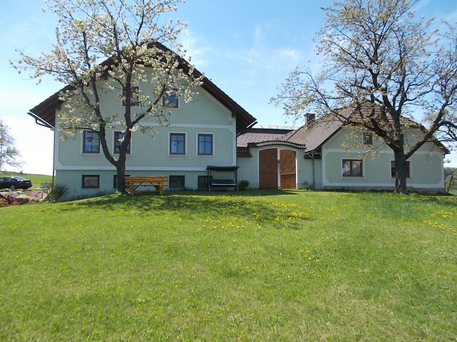 Dom s čerešňami
