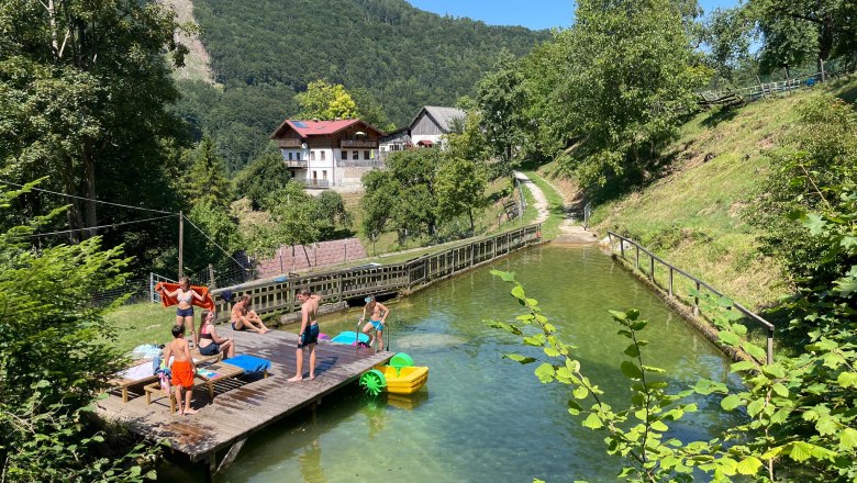 Guest house from the pond side, &copy; Gera S.