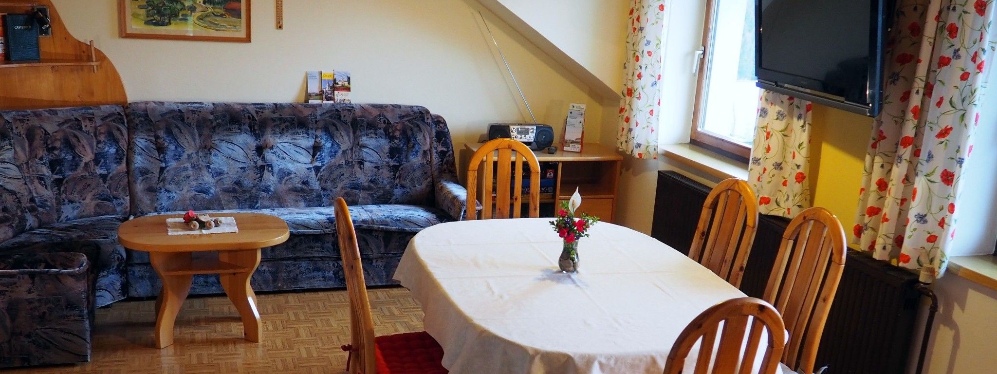 dovolenka-apartmán-jedálenský-stôl