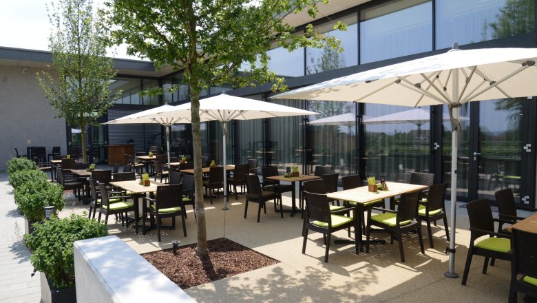 Chillige Terrasse beim Restaurant im W4, &copy; W4