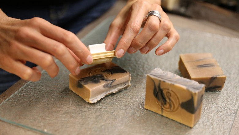 Stamping soap, &copy; Birgit Schrammel