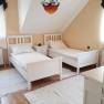 Spálňa s oddelenými posteľami, © bed and pool