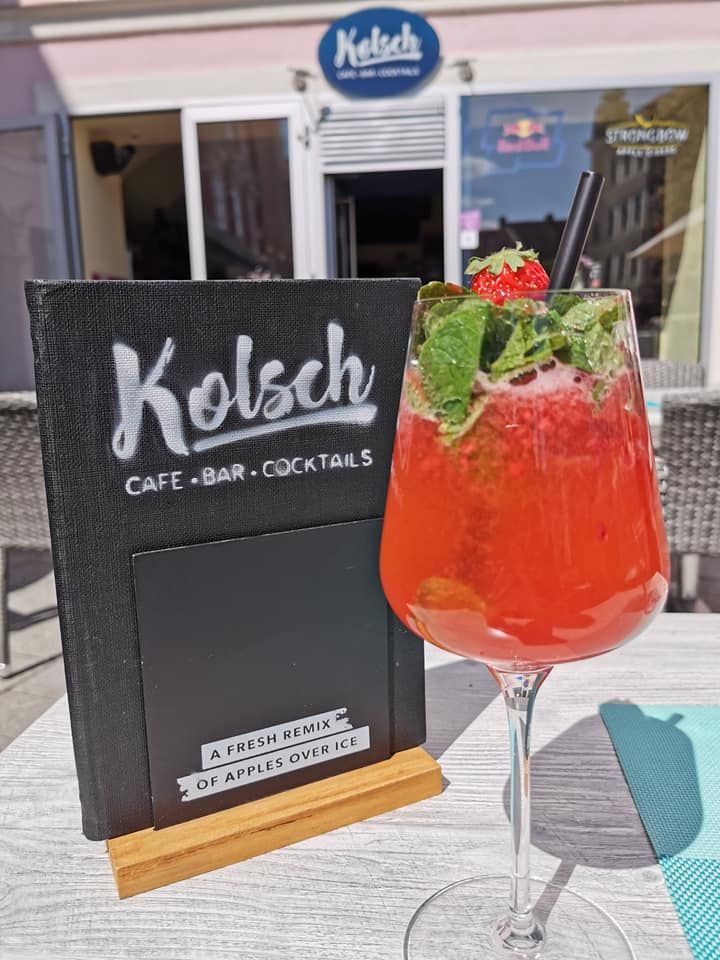 Café und Cocktail Bar 