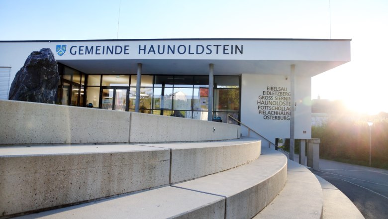 Haunoldstein municipal office, &copy; Weinfranz