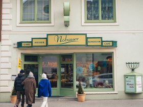 Winter, Wiener Alpen in Nieder&ouml;sterreich, Konditorei N&ouml;bauer, Reichenau an der Rax, &copy; Nieder&ouml;sterreich Werbung/friendship.is/Ian Ehm