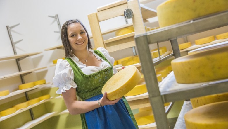 Sonnhalmberg farm cheese dairy, &copy; Theo Kust