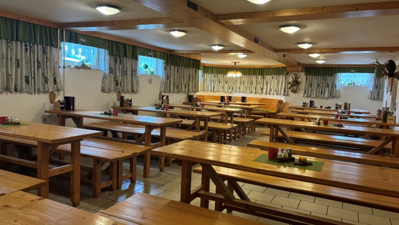 Pohľad do interi&eacute;ru Viechy Berger v Atzenbruggu, &copy; Heuriger Fam. Berger