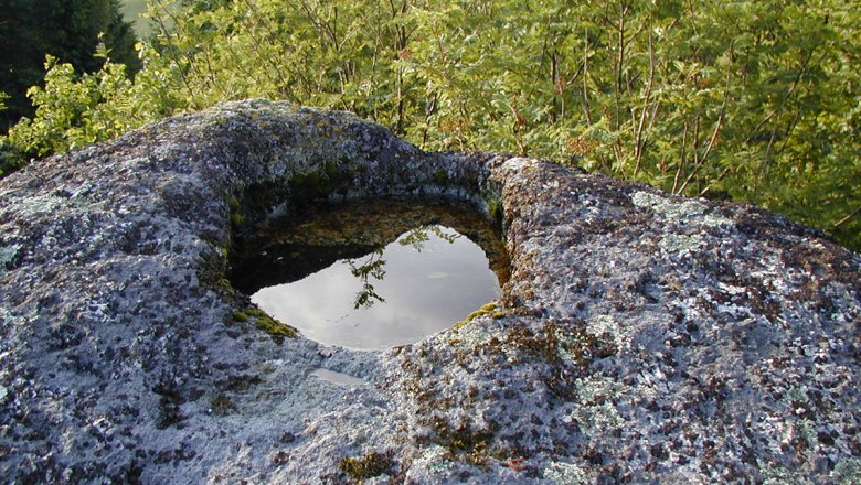 sacrificial bowl, &copy; H&ouml;barth