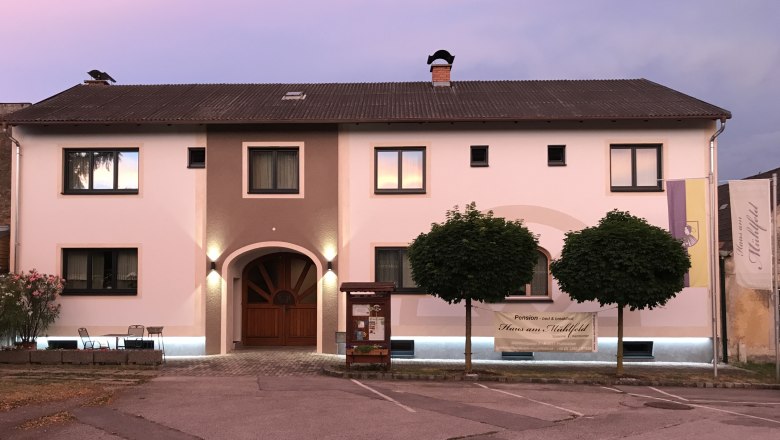 Street view at dusk, © Susanne Kernbichler Street view at dusk, © Susanne Kernbichler