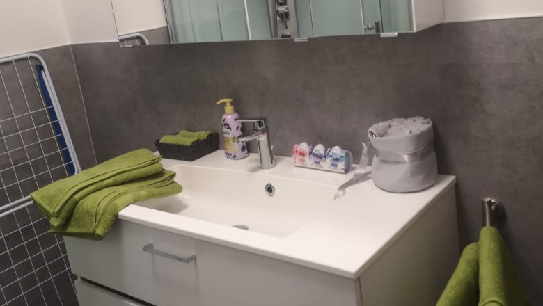 Rosenapartment - Um&yacute;vadlo v k&uacute;peľni, &copy; &copy; HomeW4, Sonja Wiesinger