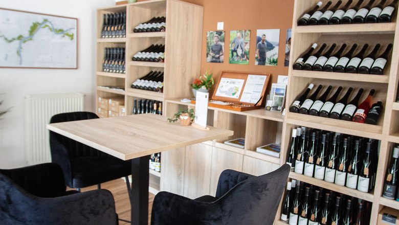 W.E.R.O Nechajte hovoriť v&iacute;no, &copy; Veronika Henkelova