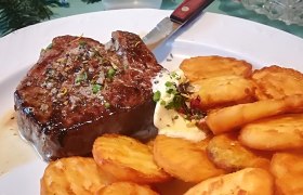 Steaky a mnoho ďal&scaron;&iacute;ch lah&ocirc;dok, &copy; Wiener Alpen/Katrin Zeleny