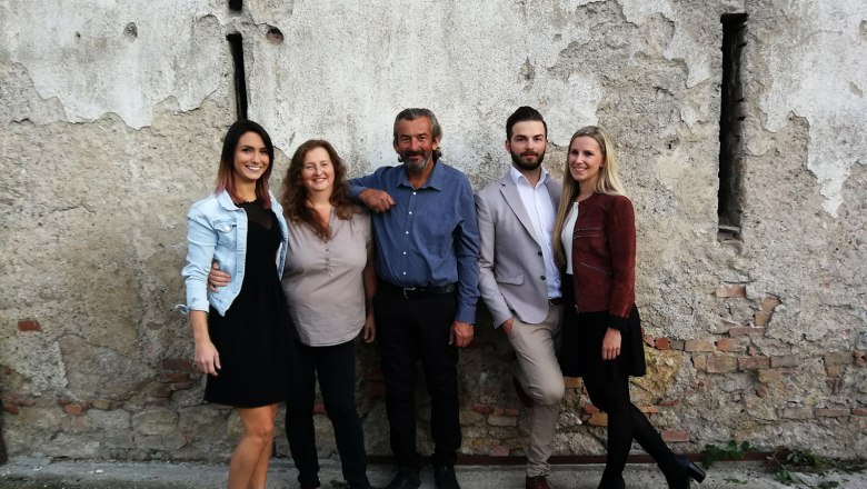 The Gisperg family from left to right: Petra, Erika, Johann, Johann, Maria, &copy; Weingut Johann Gisperg