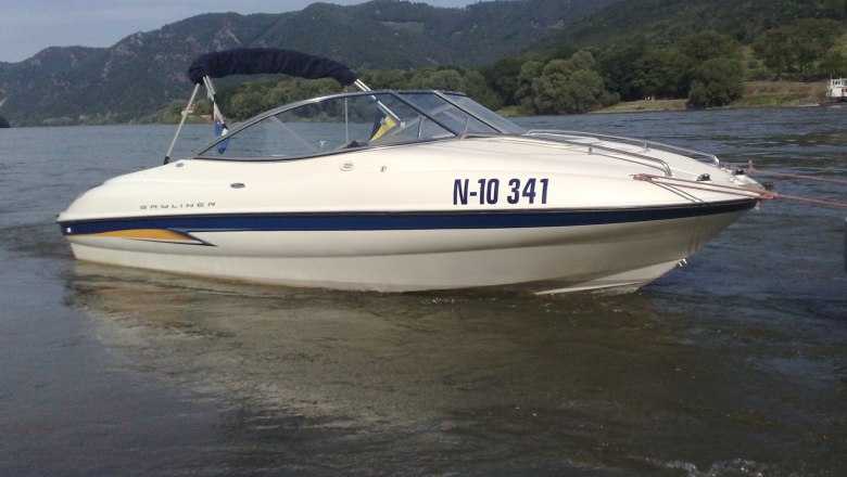 Motorboat cab on the water, © Martin Weber