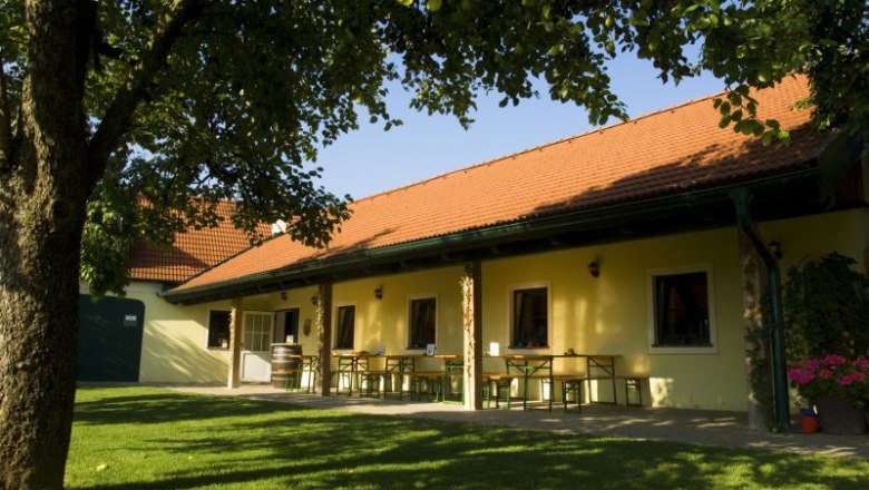 Heurigen garden, &copy; Weinbau Beranek