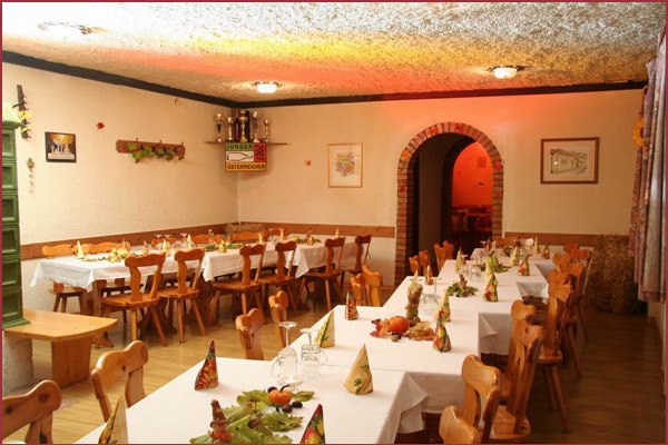 In the wine tavern, &copy; Zickl