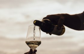 Pouring wine, &copy; Weinviertel Tourismus / Sophie Menegaldo
