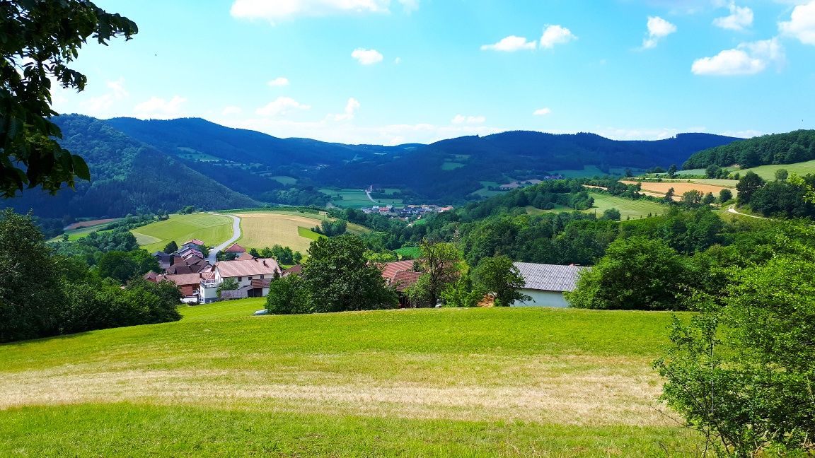 Pohľad na Loibersdorf a Pöggstall s kostolom svätej Anny