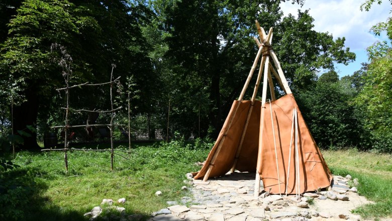 Palaeolithic Age, © MAMUZ