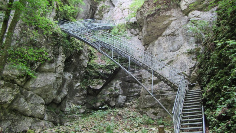 Dobrodružný výstup k Ötscherskej kvapľovej jaskyni, © Melanie Karas