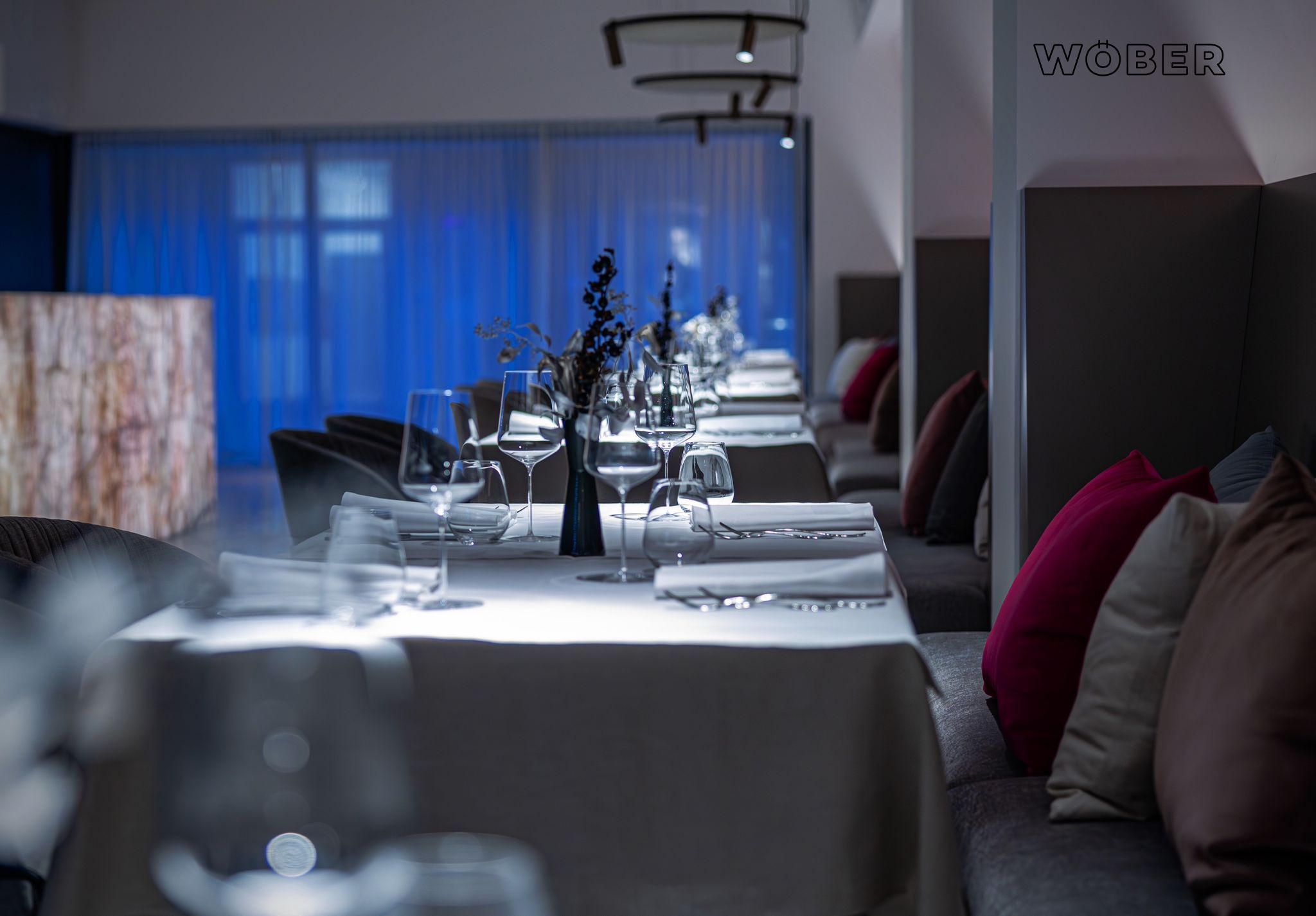 Reštaurácia vnútri nastaviť stôl