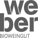 Logo ekologického vinárstva Weber so sivým písmom.