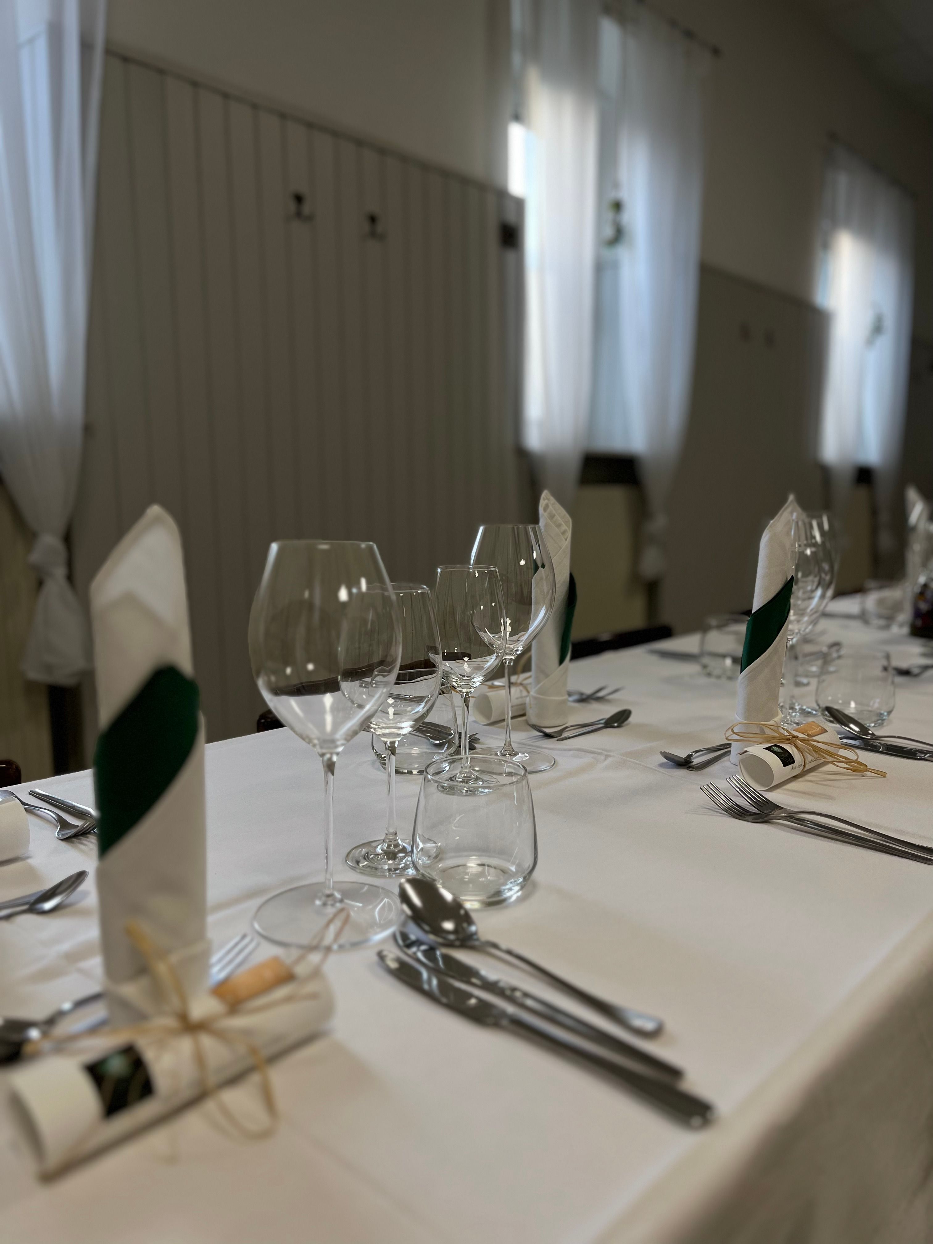 Stixer Hof, Stixneusiedl, položený stôl