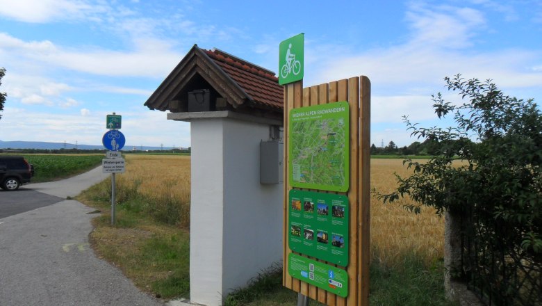 Katzelsdorf bike start board, &copy; &copy;Wiener Alpen