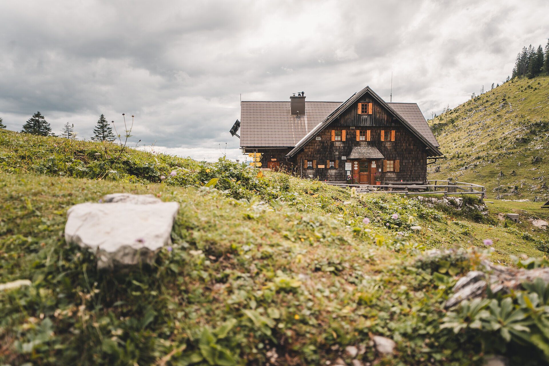 Chata Ybbstalerhütte ako výletná chata na Dürrensteinalm v Mostvierteli.