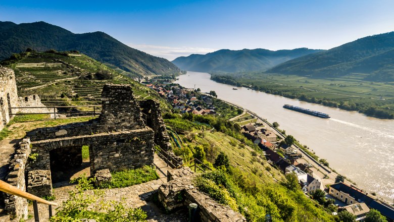 View from the Hinterhaus ruins in Spitz, &copy; Robert Herbst
