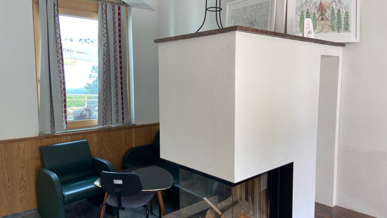 Fireplace in the lobby, © Wiener Alpen