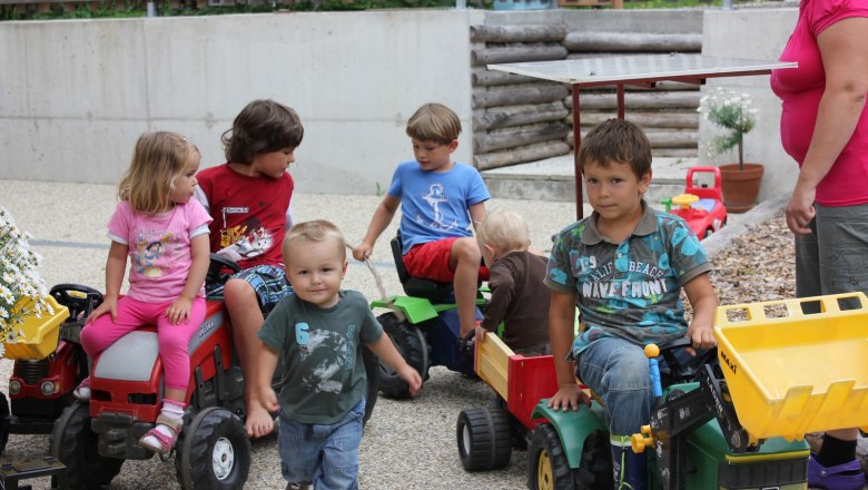 Je tu všetko: traktor, sklápač, príves a záchranné vozidlo, © büchlhof