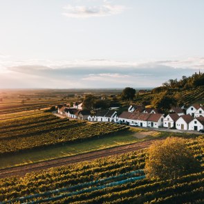 Najdlhšia pivničná ulička vo Weinvierteli, Maulavern., © Romeo Felsenreich