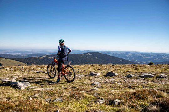 Po túre na horskom bicykli si jednoducho vychutnajte výhľad, © Wexl Trails/St. Corona am Wechsel