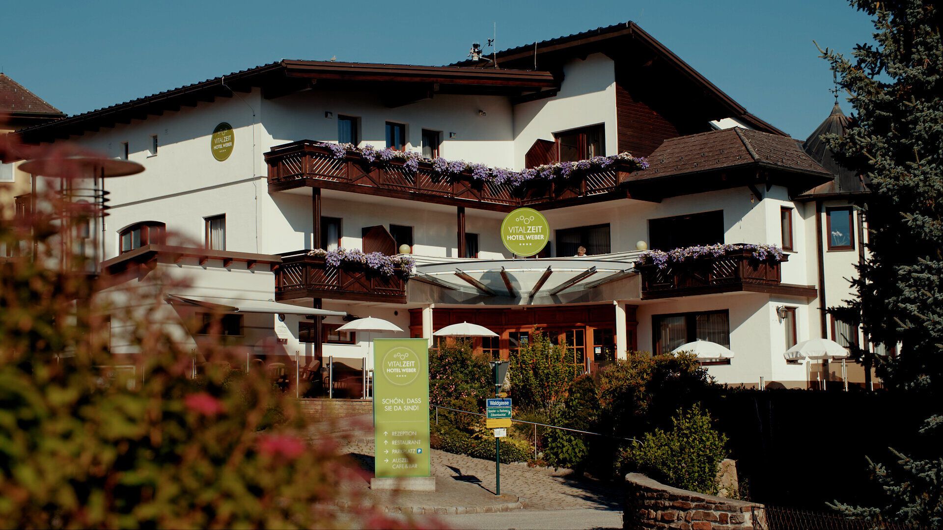 Exteriér hotela Vitalzeit Hotel Weber v Bad Schönau.