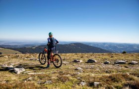 Po túre na horskom bicykli si jednoducho vychutnajte výhľad, © Wexl Trails/St. Corona am Wechsel