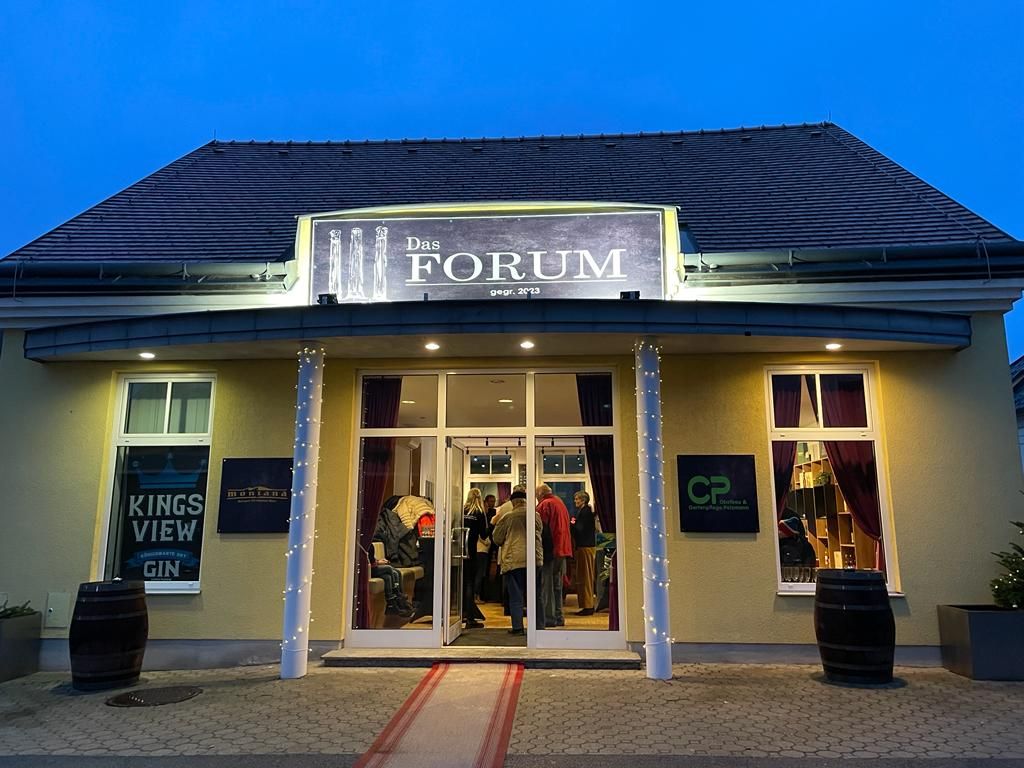 Pohľad na budovu Forum Berg zvonku