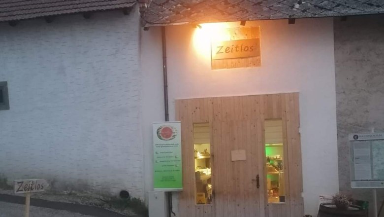 Nadčasov&yacute; samoobslužn&yacute; obchod, &copy; Behm Markus