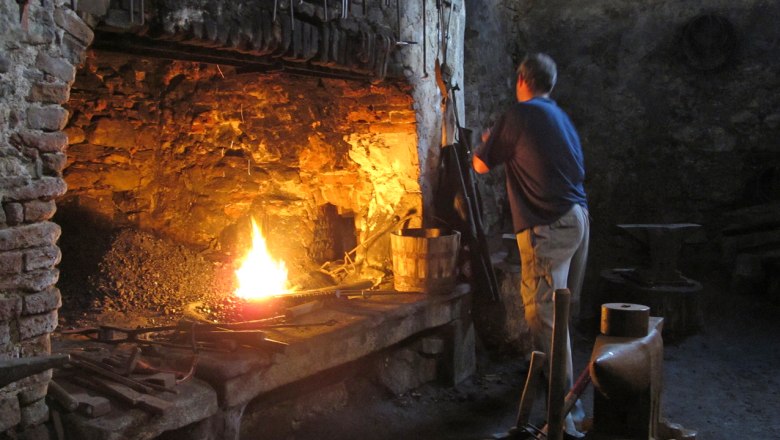 Show forging in the hammer mill, © Donau NÖ Tourismus_JMZ