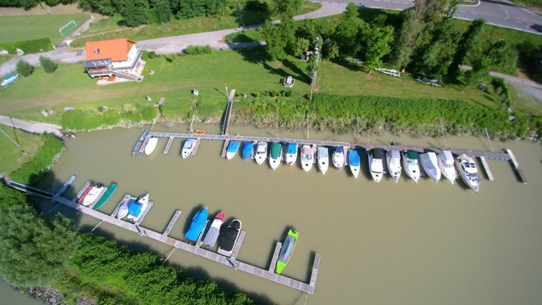 Spitz, harbor view, &copy; Christian Schrey