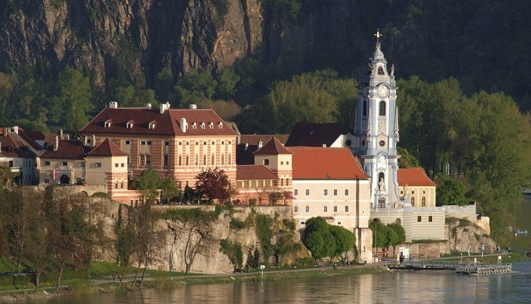Exterior view of Dürnstein and castle, © Hotel Schloss Dürnstein GmbH
