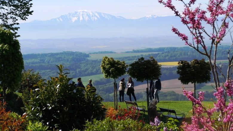Maria Taferl monastery garden with Ötscher view, © "Natur im Garten" Schaugärten, Litschauer