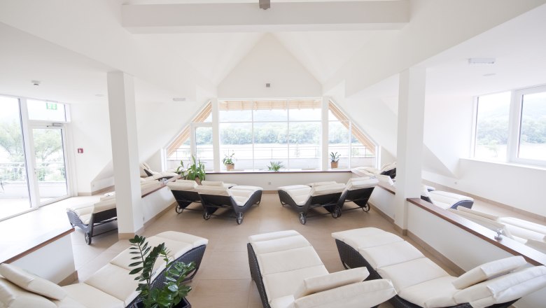 Penthouse_spa_mirror landscape, © Alexander Pfeffel