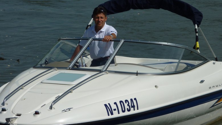 Motorboat by Martin Weber, © Martin Weber