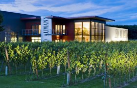 Operation, &copy; Weingut Aumann