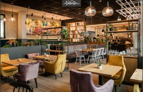 Modern and cozy: the caf&eacute;, &copy; Haubis GmbH